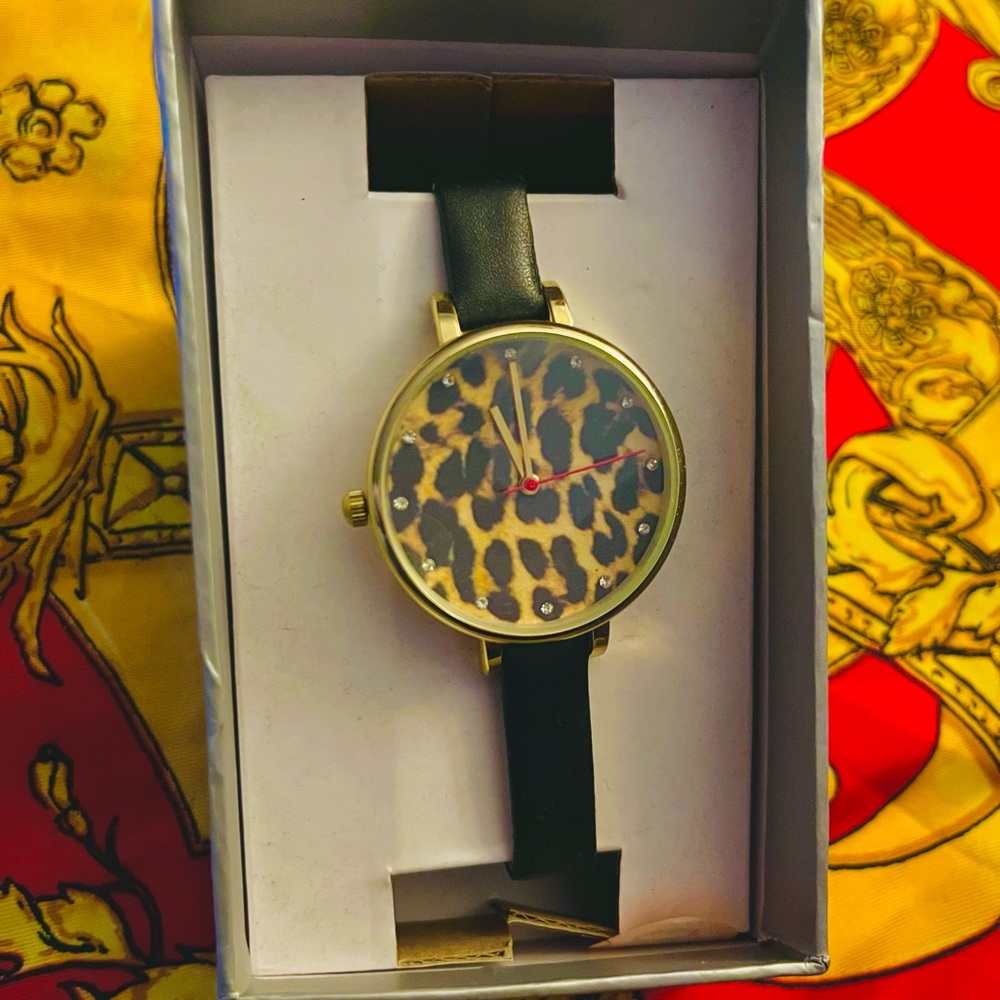 🐆 Cheetah Print Watch 🐆 - Picture 2 of 2